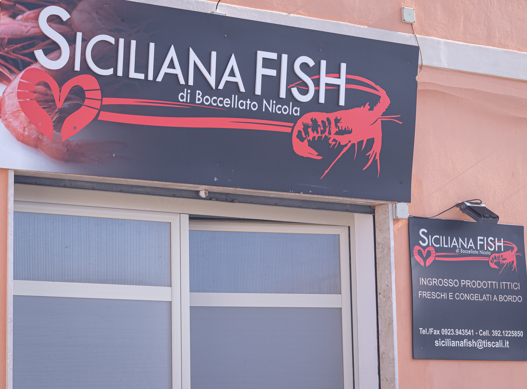 Siciliana Fish insegna, ingrosso vendita prodotti ittici Mazara del Vallo
